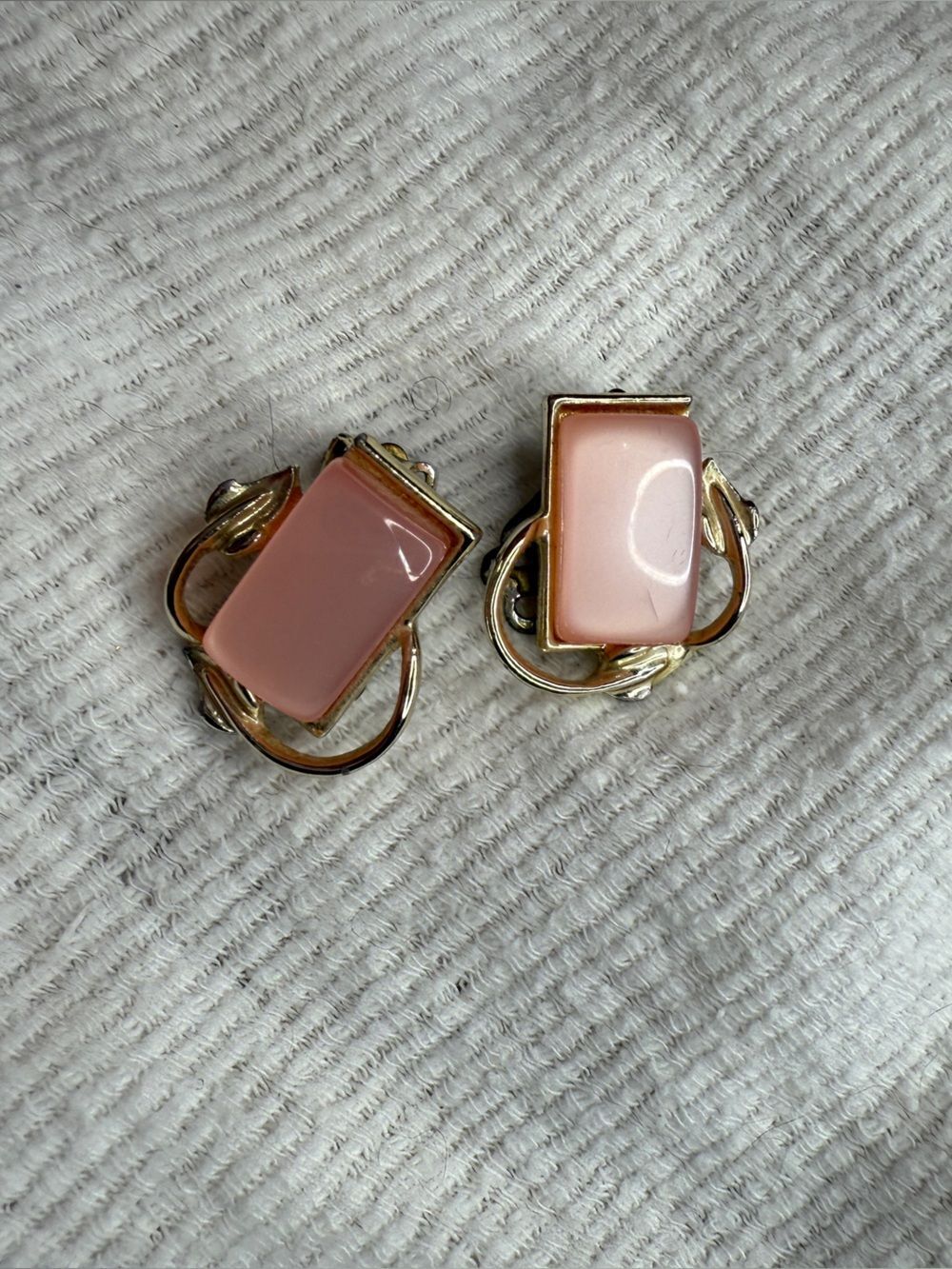 Vintage 50s/ 60s Coro Pink Coral Colored Lucite Clip-on Earrings
